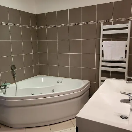 D'hotes La Petite Salamandre Bed & Breakfast 3*