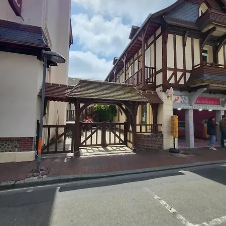 D'hotes La Petite Salamandre Bed & Breakfast 3*